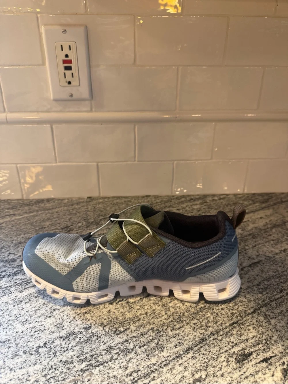Women’s On Cloud Nexus Size 8.5